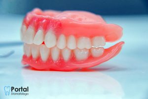 Jak czyścić protezę zębową?