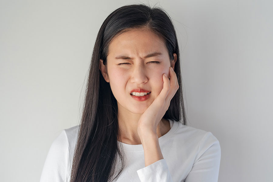 Jak radzić sobie z bólem zębów i dziąseł?