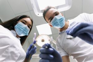 Jakie są najnowsze technologie stosowane w implantologii stomatologicznej?