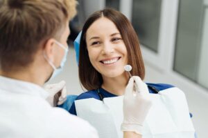 Dlaczego warto profilaktycznie korzystać z usług dentysty?