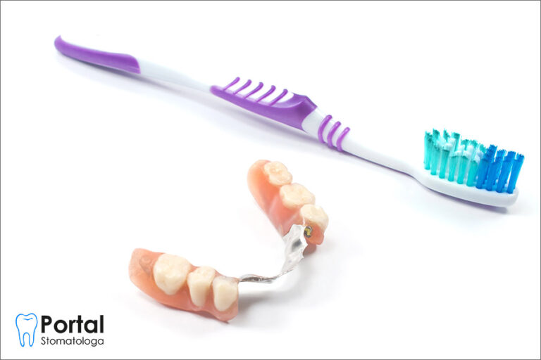 Jak dbać o protezę zębową?