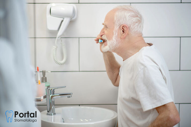 Jak dbać o zęby seniorów?