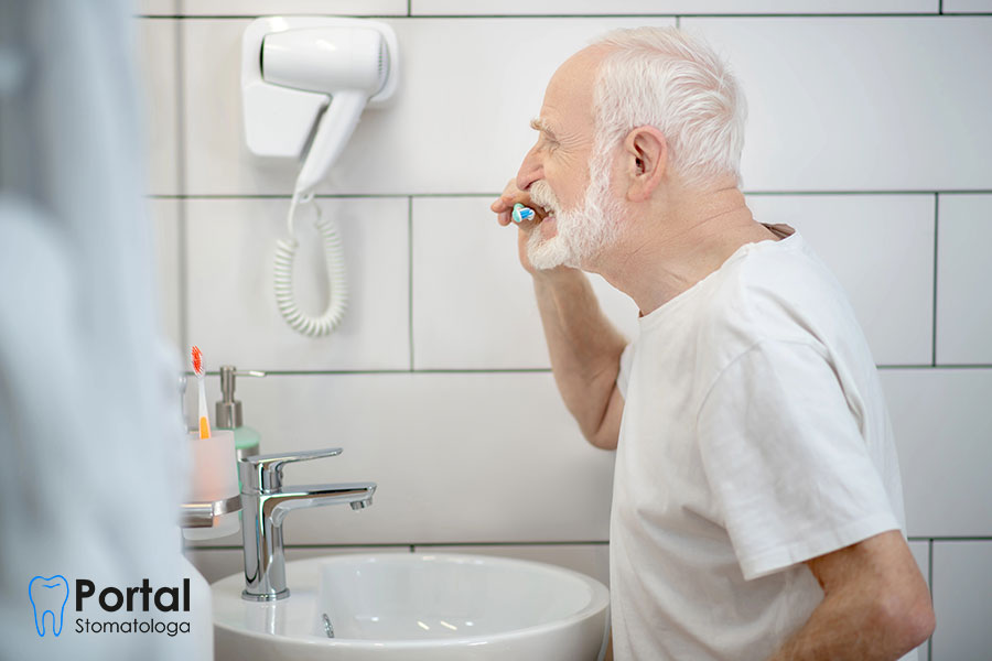 Jak dbać o zęby seniorów?