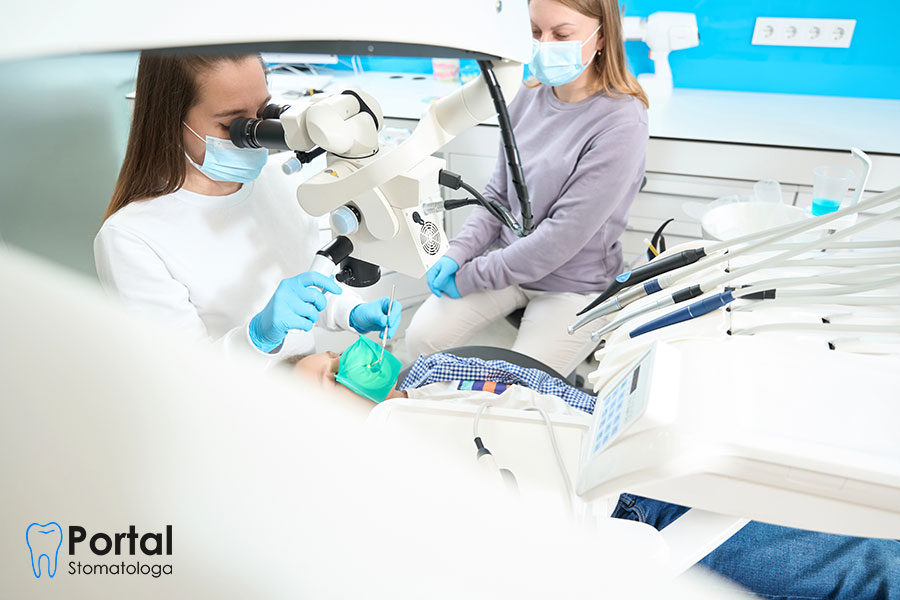 Leczenie kanałowe pod mikroskopem