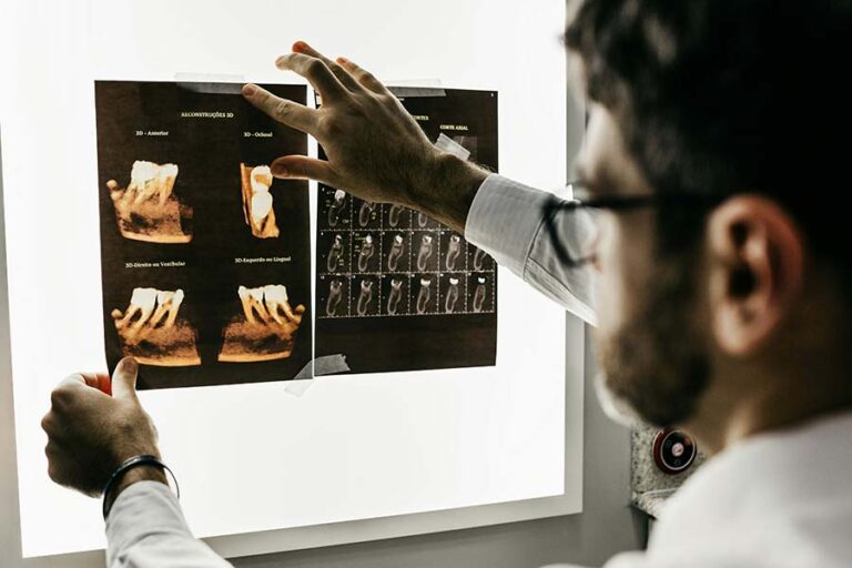 Sekrety Uśmiechu: Jak Codzienne Nawyki Kształtują Zdrowie Zębów w Dłuższej Perspektywie